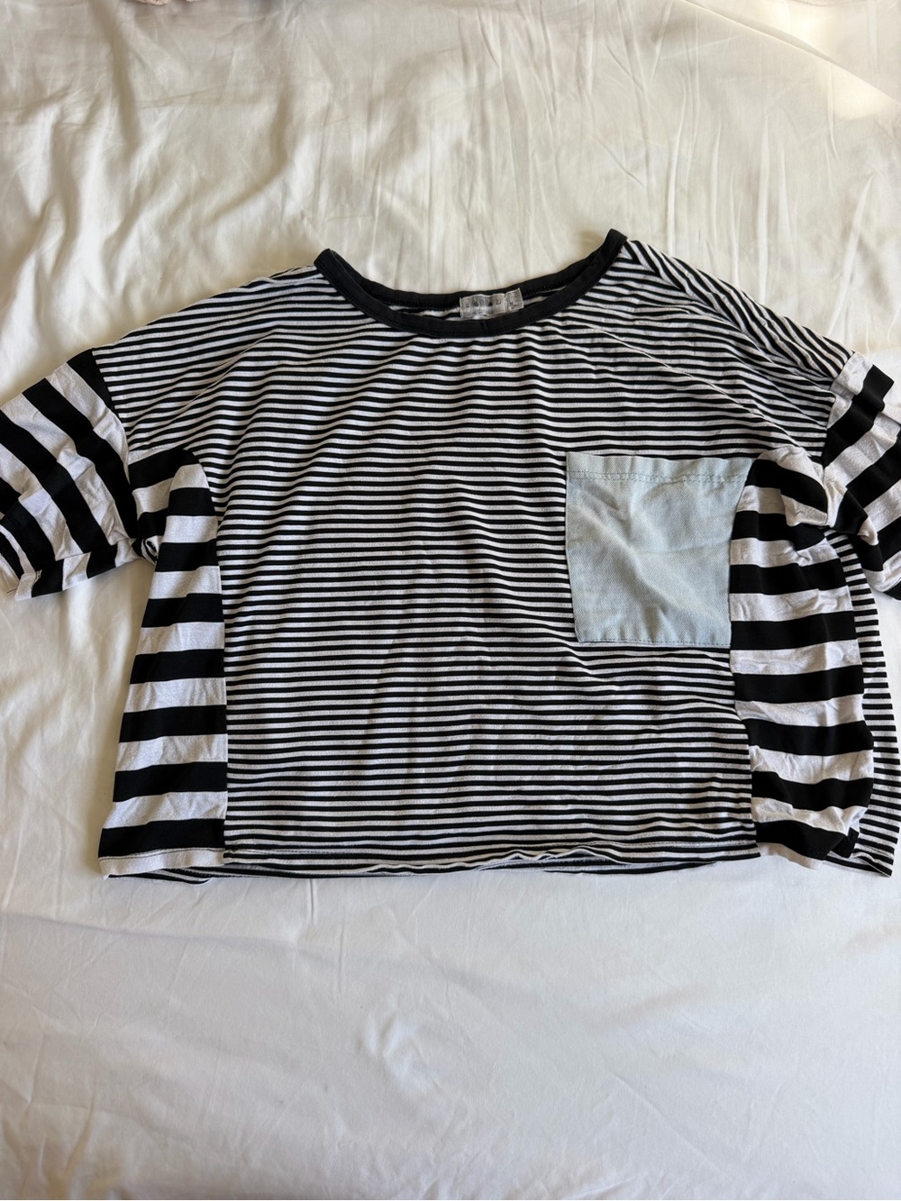 Striped body pocket crop tee